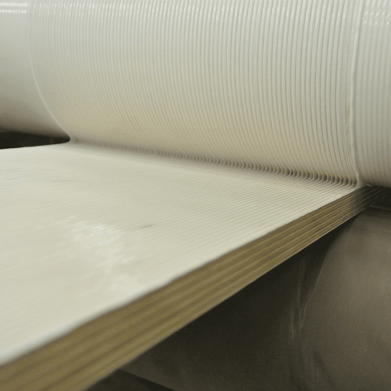Glue-application-close-up-header-single-plank