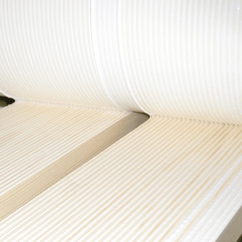 Glue-application-close-up-header